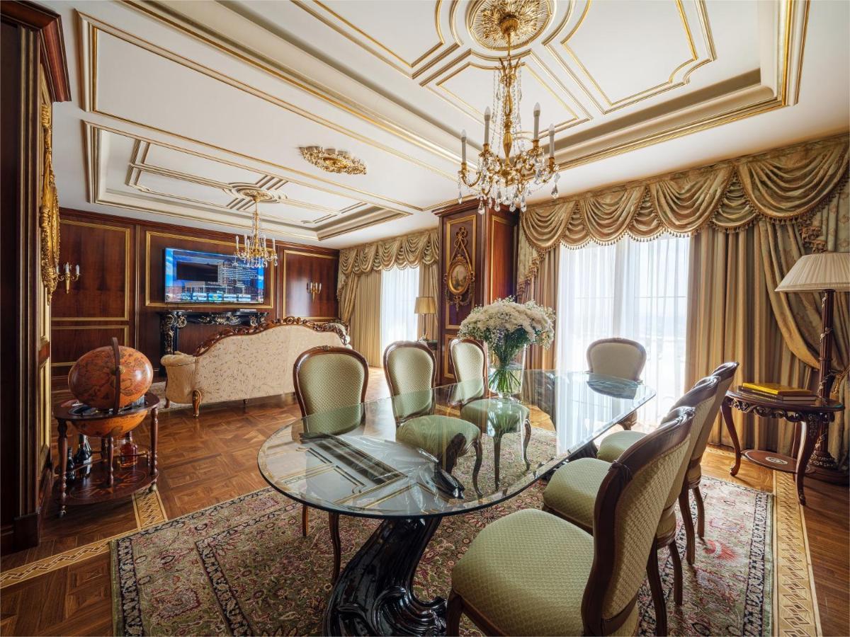 Rixos Khadisha Shymkent Hotel Luaran gambar A suite at the hotel