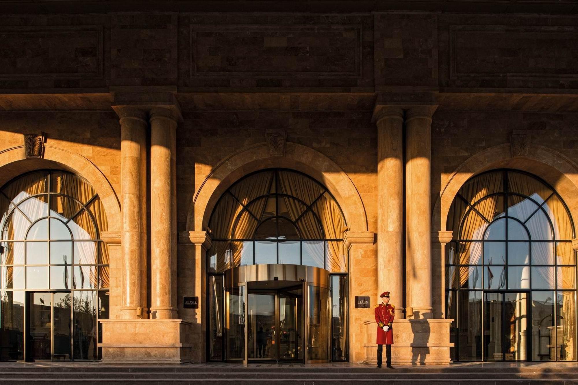 Rixos Khadisha Shymkent Hotel Luaran gambar Entrance of the hotel